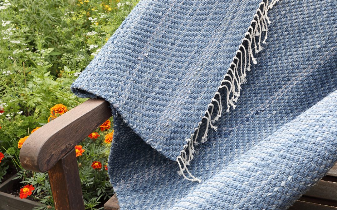 Denim rag rug with an easy basic structure